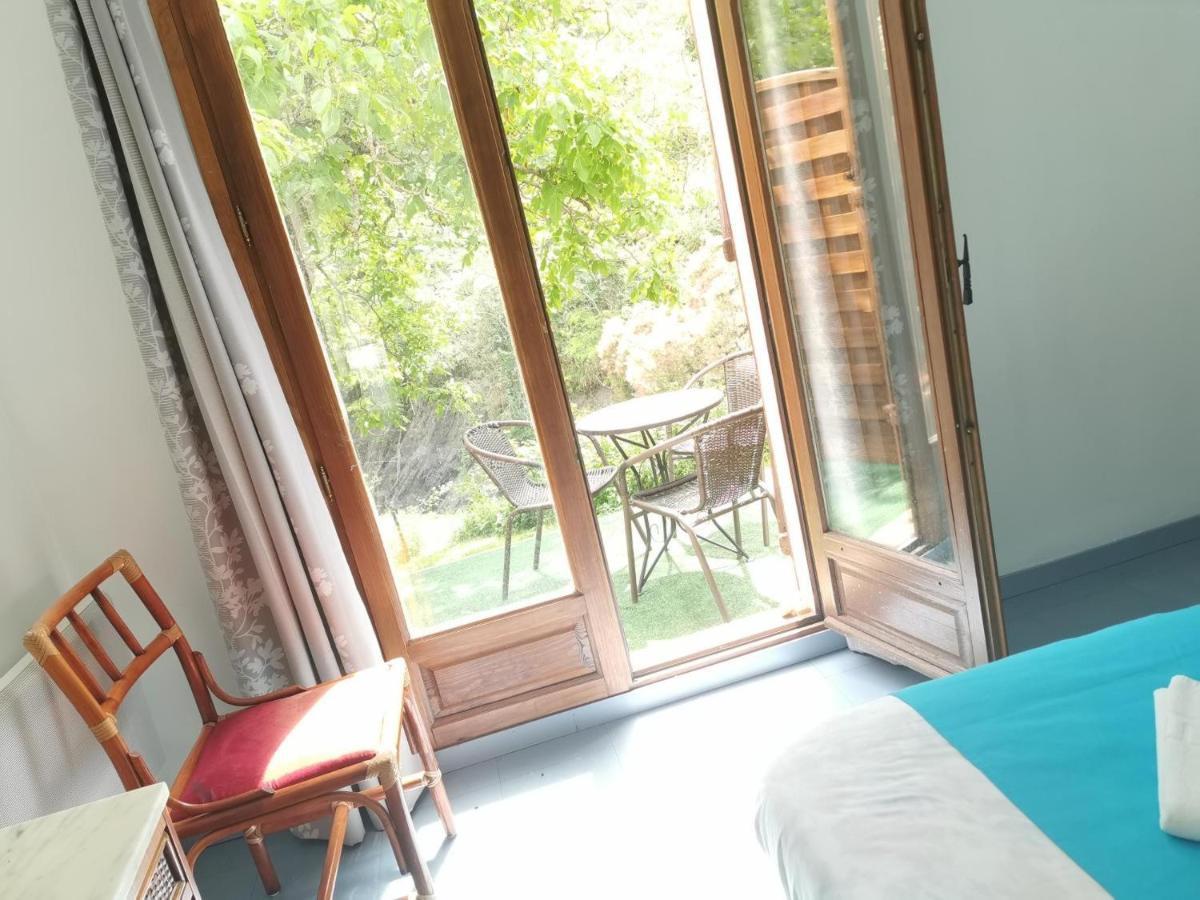 Auberge Du Riou Puget-Rostang Esterno foto