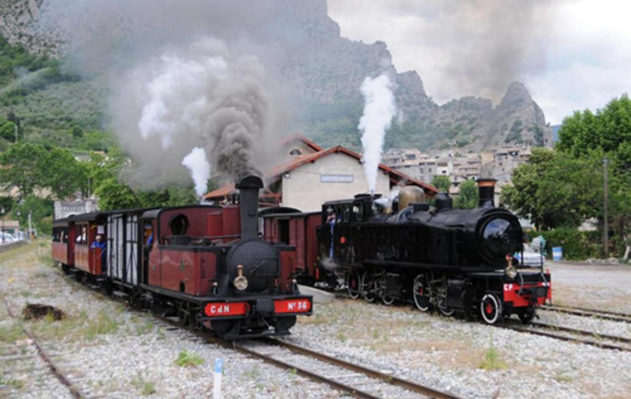 Auberge Du Riou Puget-Rostang Esterno foto