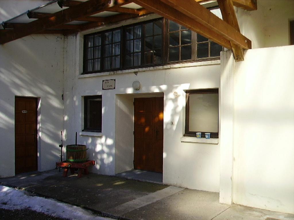 Auberge Du Riou Puget-Rostang Esterno foto